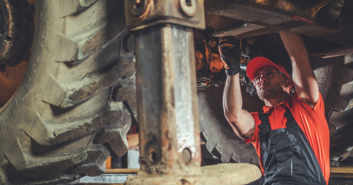 bullpowertrain-442602-excavator-repair-maintenance-image-b1